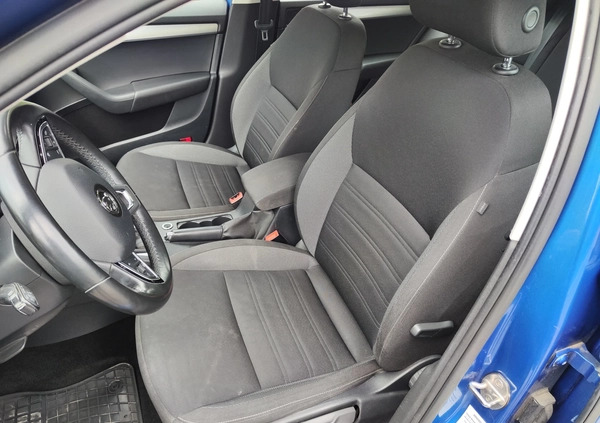 Skoda Octavia cena 49800 przebieg: 135101, rok produkcji 2018 z Marki małe 92